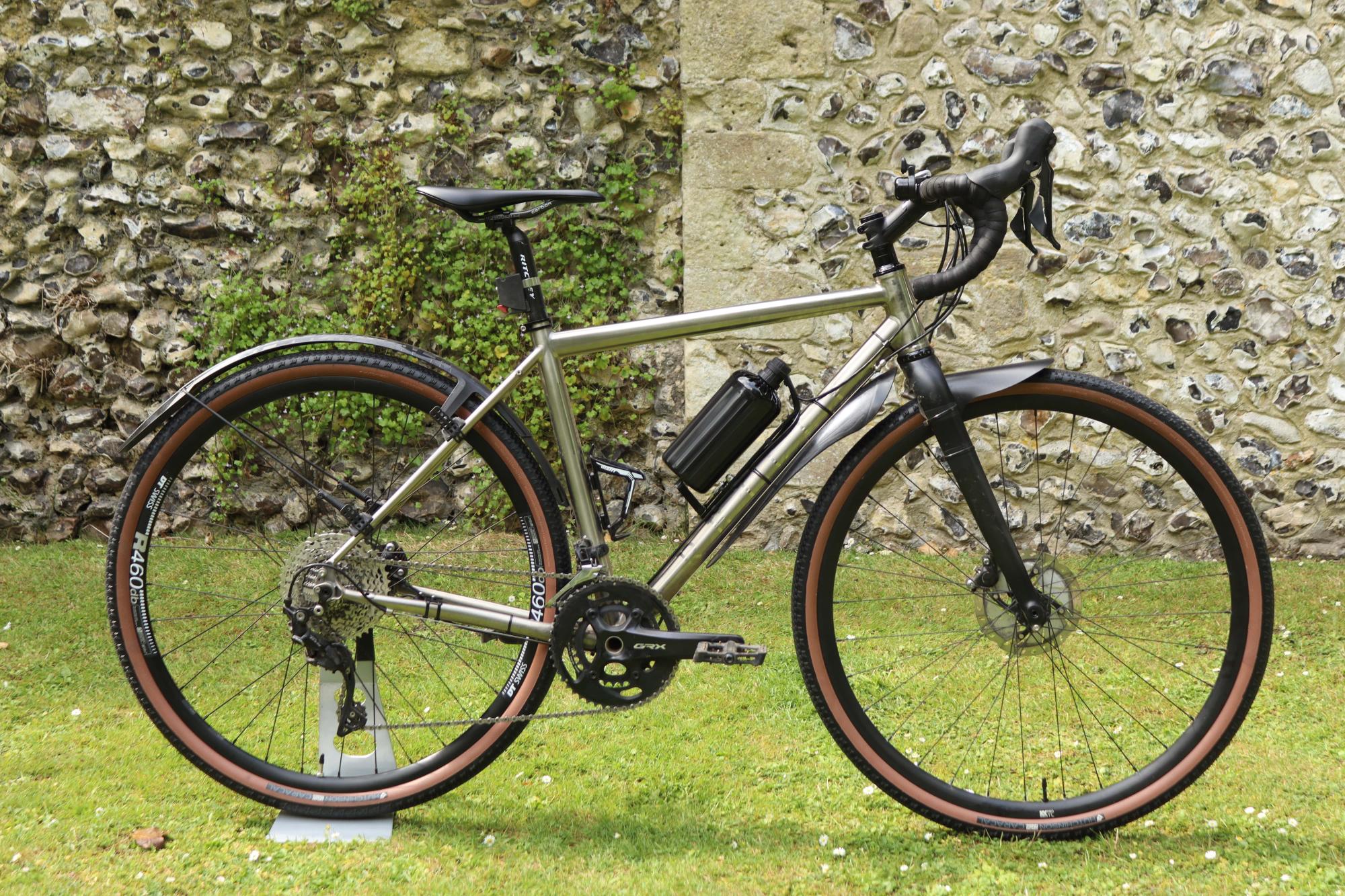 Titanium Reilly Gradient fitted with the Cytronex rear thru-axle hub