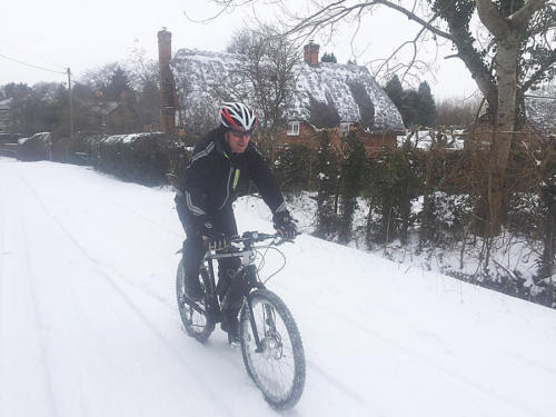 Commuting in Snow with Cytronex C1 two wheel Drive!